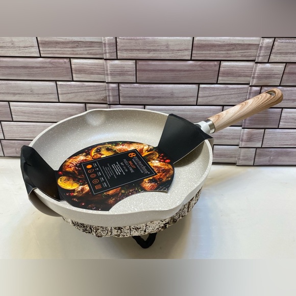 Masterclass premium ❤️Cookware 9.5”Skillet non-toxic beige gray NWT - Picture 1 of 5